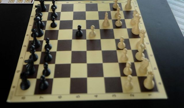 Bianco contro nero, canale YouTube di scacchi bloccato per razzismo