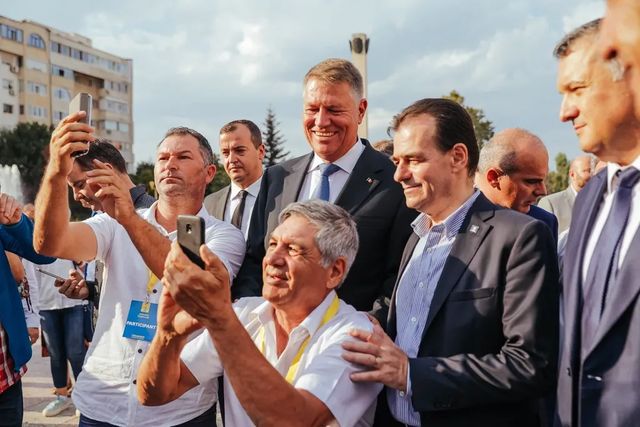 Klaus Iohannis își depune candidatura la prezidențiale