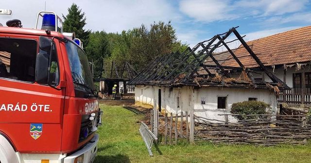 Leégett két műemlék épület Parádon