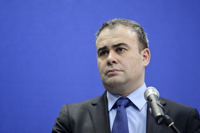 Fostul ministru al Finanțelor, Darius Vâlcov, a fost condamnat la 6 ani și jumătate de închisoare