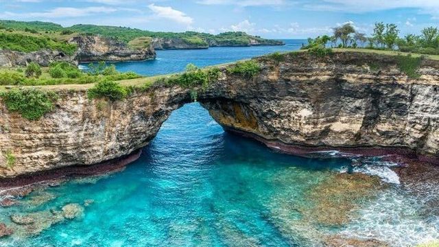 Turiștii străini nu vor putea să viziteze insula Bali în acest an