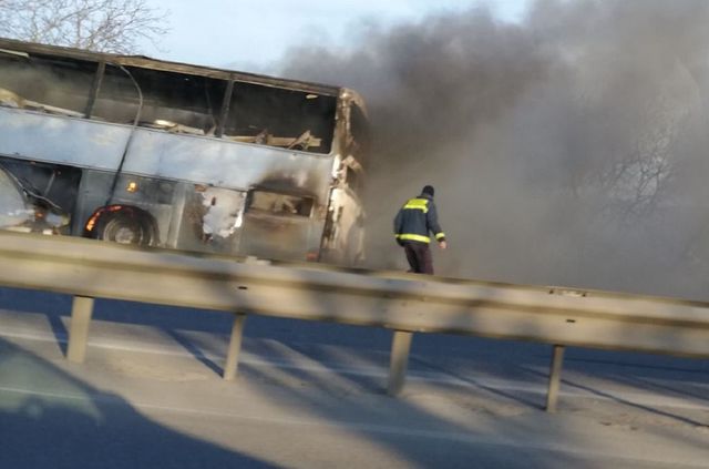 Un autocar a luat foc la Orhei
