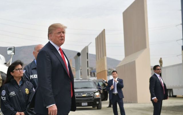 Trump mai da 7,2 miliarde de dolari din bugetul Pentagonului pentru zidul de la frontiera cu Mexicul