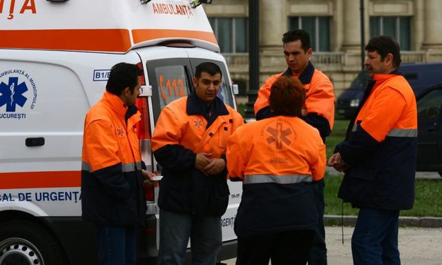 Protest al ambulanțierilor, nemulțumiți de faptul că nu beneficiază de stimulent de risc