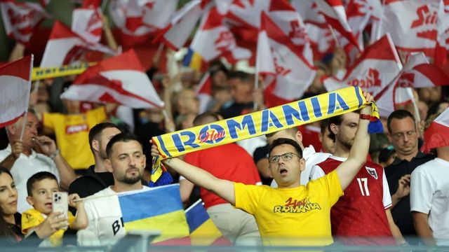 Cu spatele la Zidul Galben…