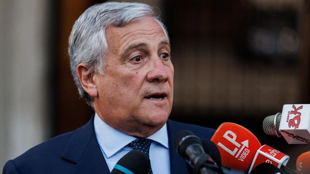 Tensioni governo, Tajani bacchetta Meloni per la tassa su extraprofitti delle banche: “Va cambiata”