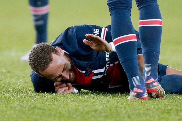 Súlyosnak tűnő sérülést szenvedett Neymar