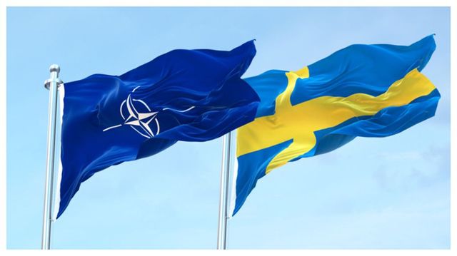 Drapelul Suediei, arborat la sediul NATO de la Bruxelles