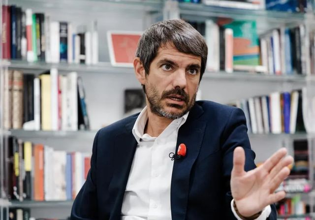 Urtasun ve avances con Junts para la reducción de jornada y no se cierre a a que Díaz viaje a convencer a Puigdemont