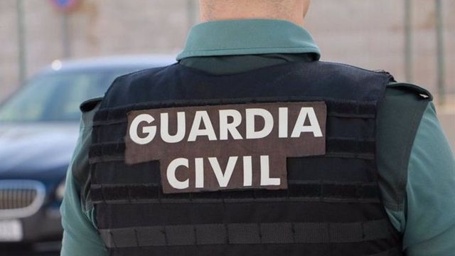 Una mujer pide auxilio y se arroja de un cuarto piso en O Barco