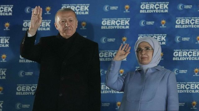 Președintele turc Recep Tayyip Erdogan recunoaște o victorie istorică a opoziției la alegerile municipale