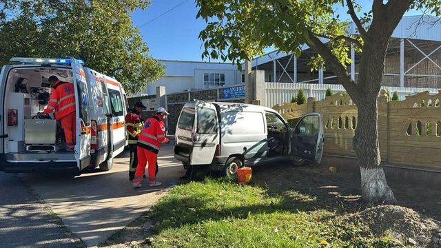 Accident grav în raionul Ialoveni. Un bărbat a murit, după ce a intrat cu mașina într-un gard