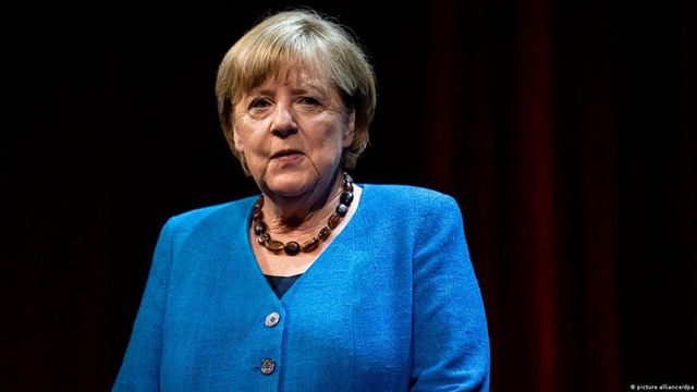 Merkel spune că „nu ar trebui să ne îngustăm mințile” cu privire la o soluție pentru sfârșitul războiului din Ucraina
