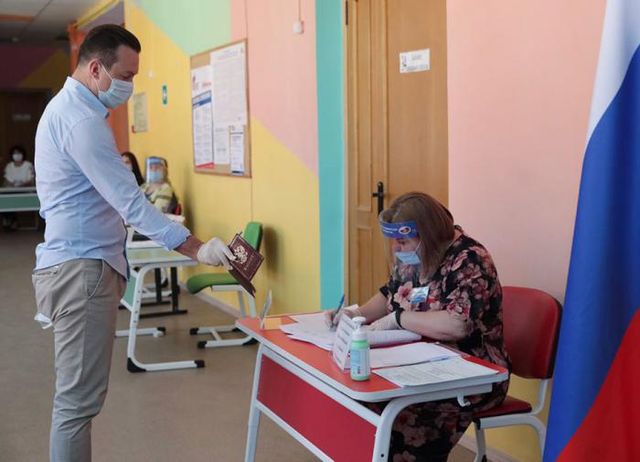 Матвиенко предложила расширить практику многодневного голосования