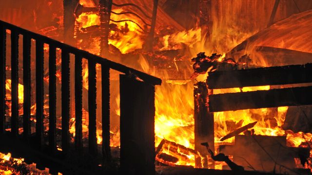 Четирима починали и 20 ранени при пожар в старчески дом в Москва