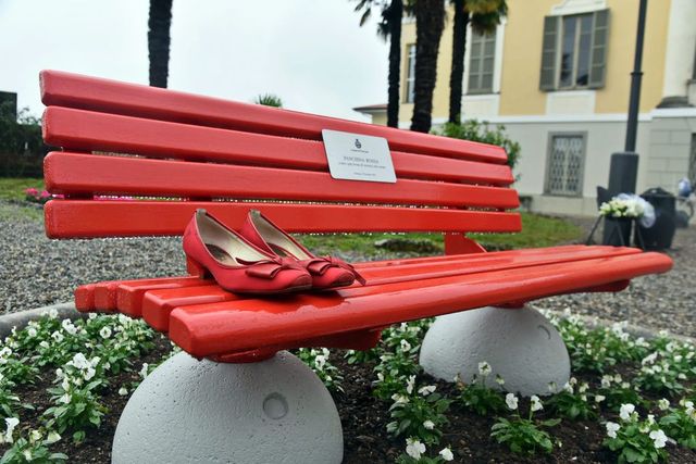 Istat, il 24% delle persone pensa che una donna subisce violenza per il suo abbigliamento