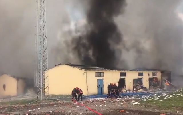 Cel puțin doi morți și zeci de răniți în urma unei explozii produse într-o fabrică din Turcia