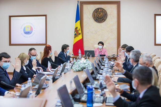 Правительство предлагает парламенту ввести в Молдове ЧП