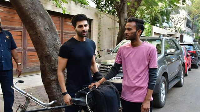 Kartik Meets Fan Who Cycled From Jhansi To Mumbai To See Him. Watch