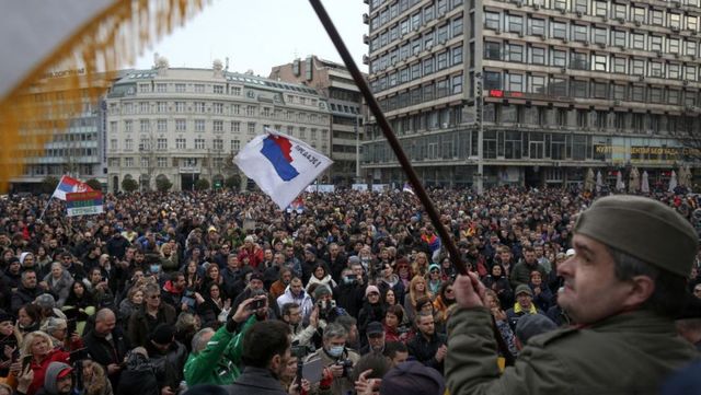 Mii de oameni au protestat sâmbătă împotriva restricțiilor anti-Covid în mai multe state europene