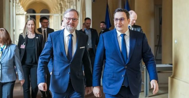 Lipavský je výborný ministr zahraničí, má mou důvěru, prohlásil Fiala