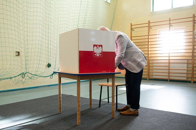 Elezioni presidenziali in Polonia, testa a testa tra Duda e Trzaskowski