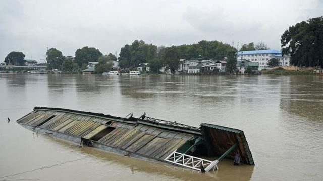 Several Missing After Boat Overturns In Srinagar, Rescue Ops Underway
