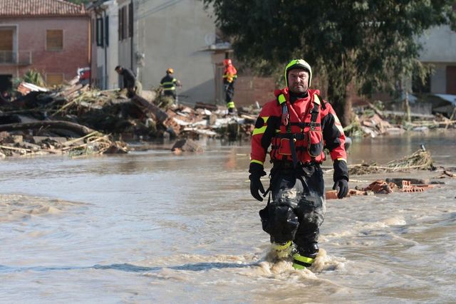 Nonna e bimbo di 5 mesi dispersi per la piena del torrente Sterza a Montecatini Val di Cecina