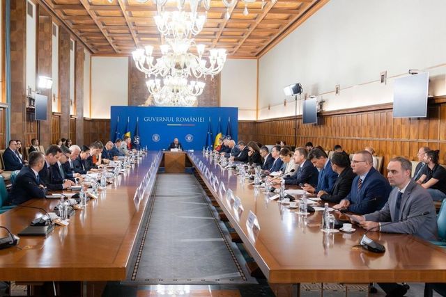Crește plafonul de la care firmele mici vor plăti TVA. Detaliile deciziei luate azi de Guvernul Bolojan
