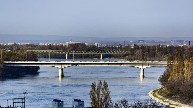 Több autó ütközött össze az Árpád hídon és a Gubacsi hídnál