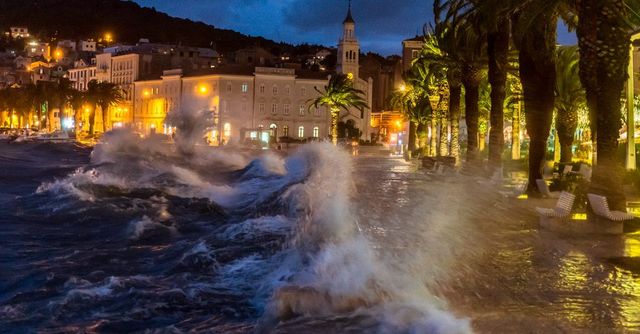 Jött a Ciarán szélvihar, több horvátországi várost elárasztott a tenger