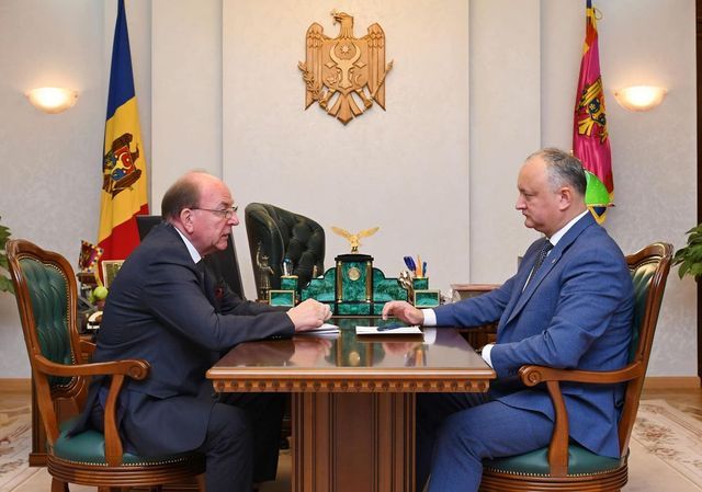 Президент встретился с послом Росси в РМ
