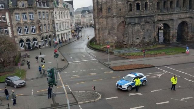 Mai multe persoane ranite dupa ce o mașina a intrat in mulțime, intr-un oraș din Germania