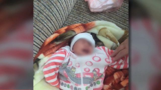 Mama bebelușului abandonat: Tremurând, l-am sărutat pe frunte și l-am lăsat