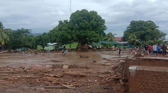 Heavy rainfall trigger landslide, floods in Indonesia; 44 people dead