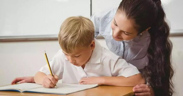 Ziua Învățătorului, 5 iunie, e zi liberă pentru elevi și profesori
