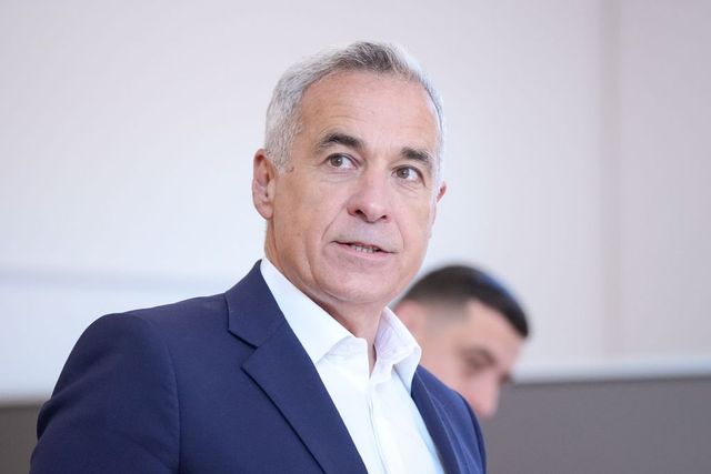 Cum a apărut Cristela Georgescu la secția de votare. Detaliul care a atras toată atenția la soția lui Călin Georgescu