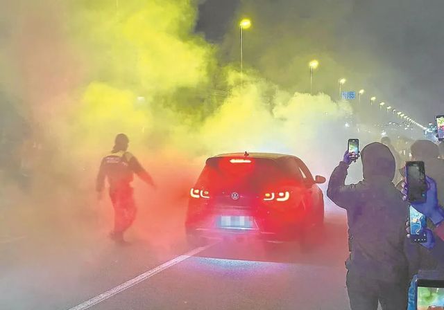 Las carreras ilegales adelantan a la Policía