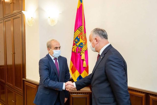 Игорь Додон провел встречу с Послом Республики Армения