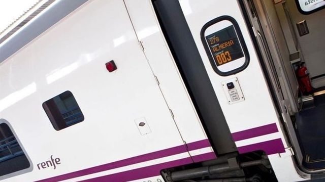 Una avería deja parado un tren a Almería durante cuatro horas con 190 pasajeros