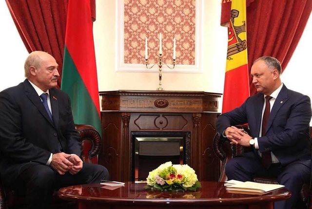 Додон поздравил Лукашенко с победой на выборах президента Беларуси