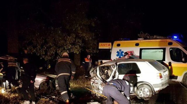 Accident grav la Edineț. Doi oameni au decedat, iar patru persoane au fost transportate la spital