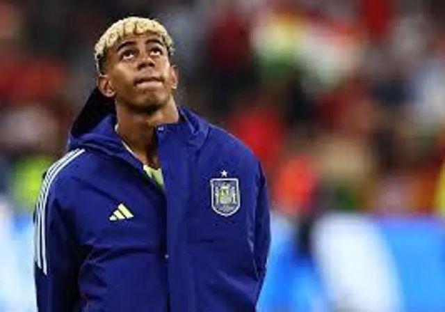 Denuncian a Lamine por contratar a personas con enanismo para su fiesta