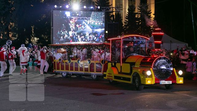 Copiii vor beneficia gratuit de carusel și poze cu Moș Crăciun în Piața Marii Adunări Naționale