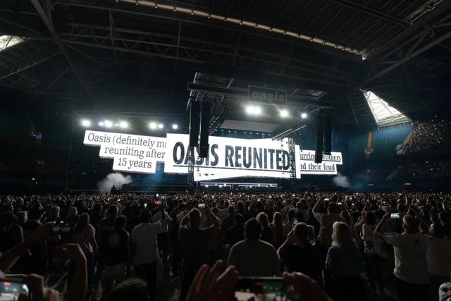 Accuse di stupro per Paul Gallagher, fratello maggiore degli Oasis Noel e Liam