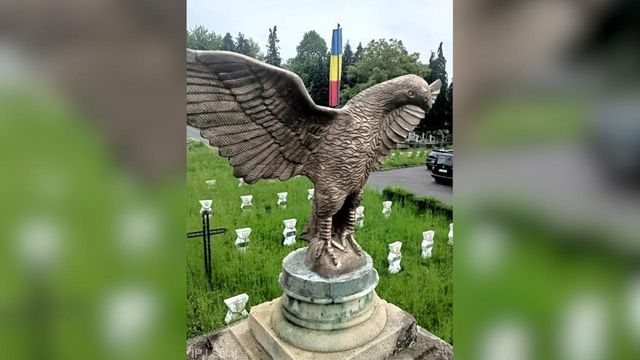 Au furat și vulturul din vârful Monumentului Eroilor