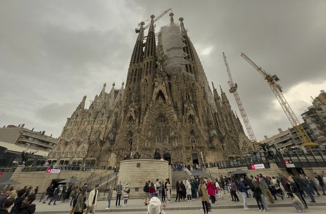 Sagrada Familia din Barcelona a devenit cea mai înaltă biserică din lume