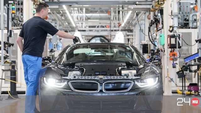 Ötezer német munkahelyet szüntet meg a Volkswagen, Lengyelországba viszik a gyártást