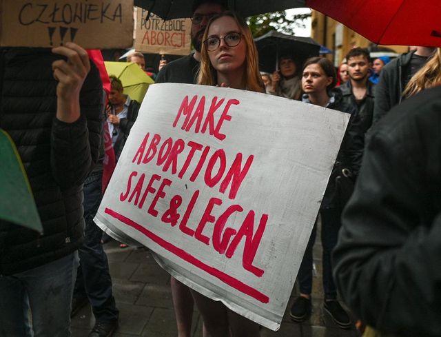 Polonia, condamnată de CEDO să plătească daune unei tinere care a fost împiedicată să facă avort deși fătul avea anomalii