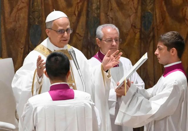 El nuevo Papa afirma que la Iglesia debe ser «un faro» por la «santidad de sus miembros»